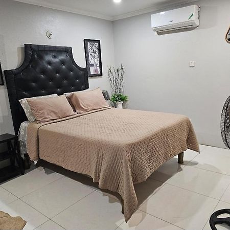 Secret Hideaway Apartment Ocho Rios Exterior photo