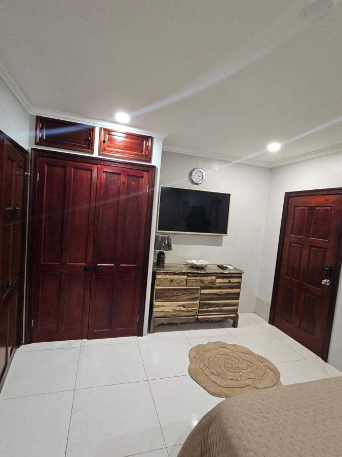 Secret Hideaway Apartment Ocho Rios Exterior photo